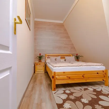 Illes Apartmanok Ii.
