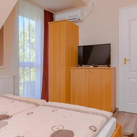 Illes Apartmanok Ii.
