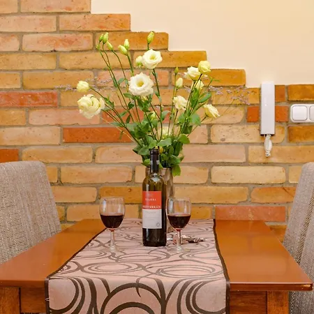 Illes Apartmanok Ii. *